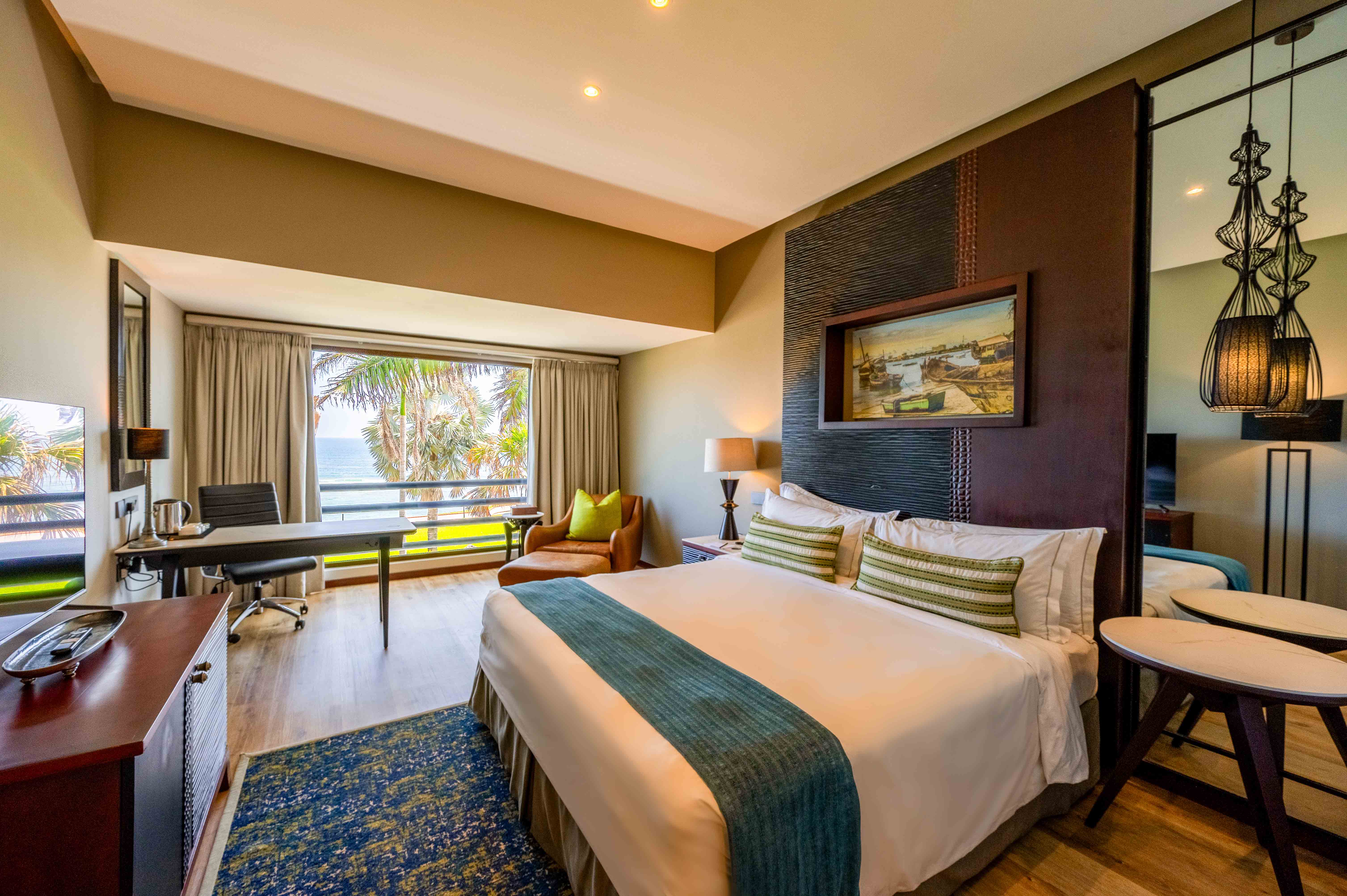 room_title