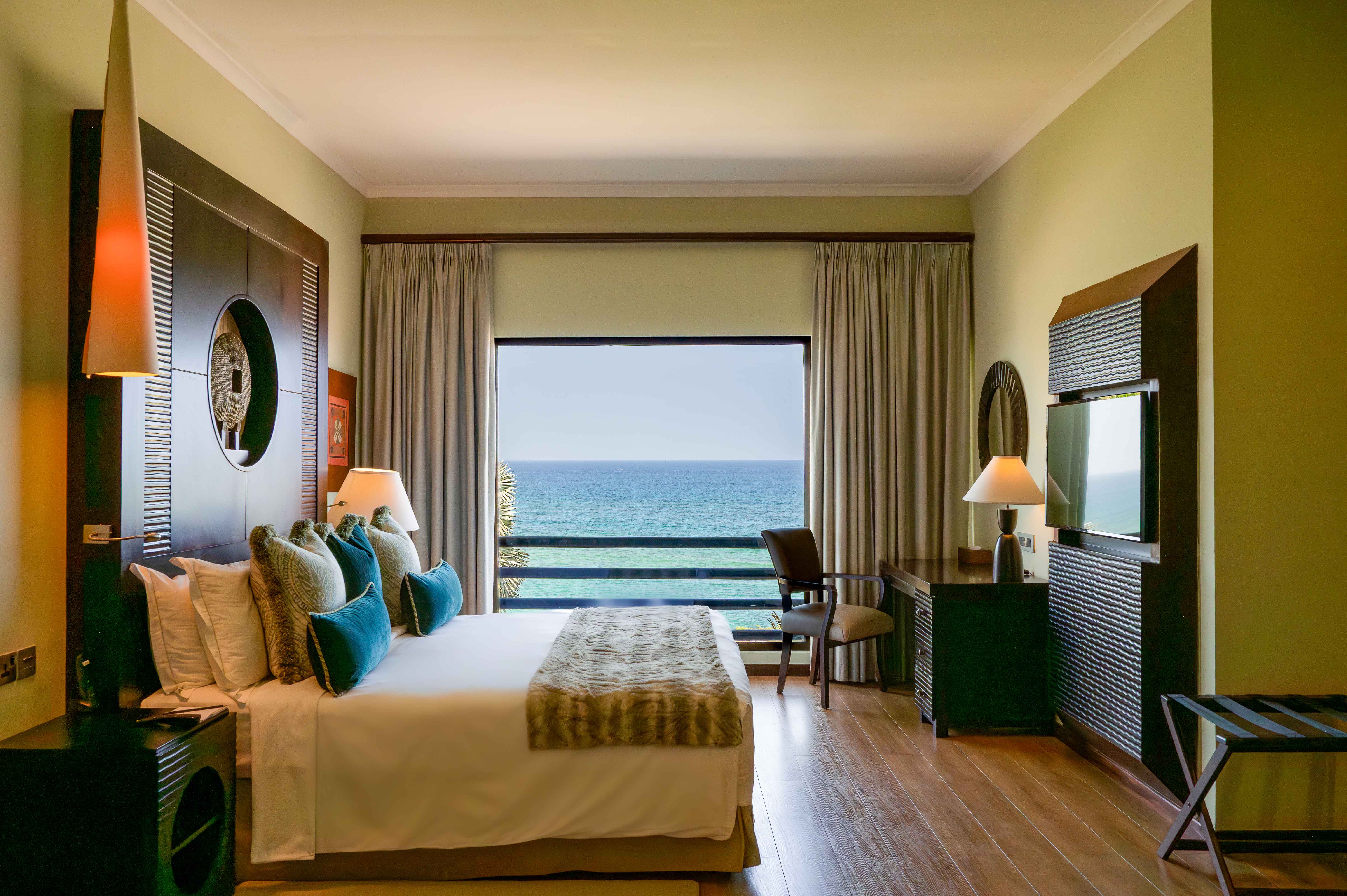 room_title