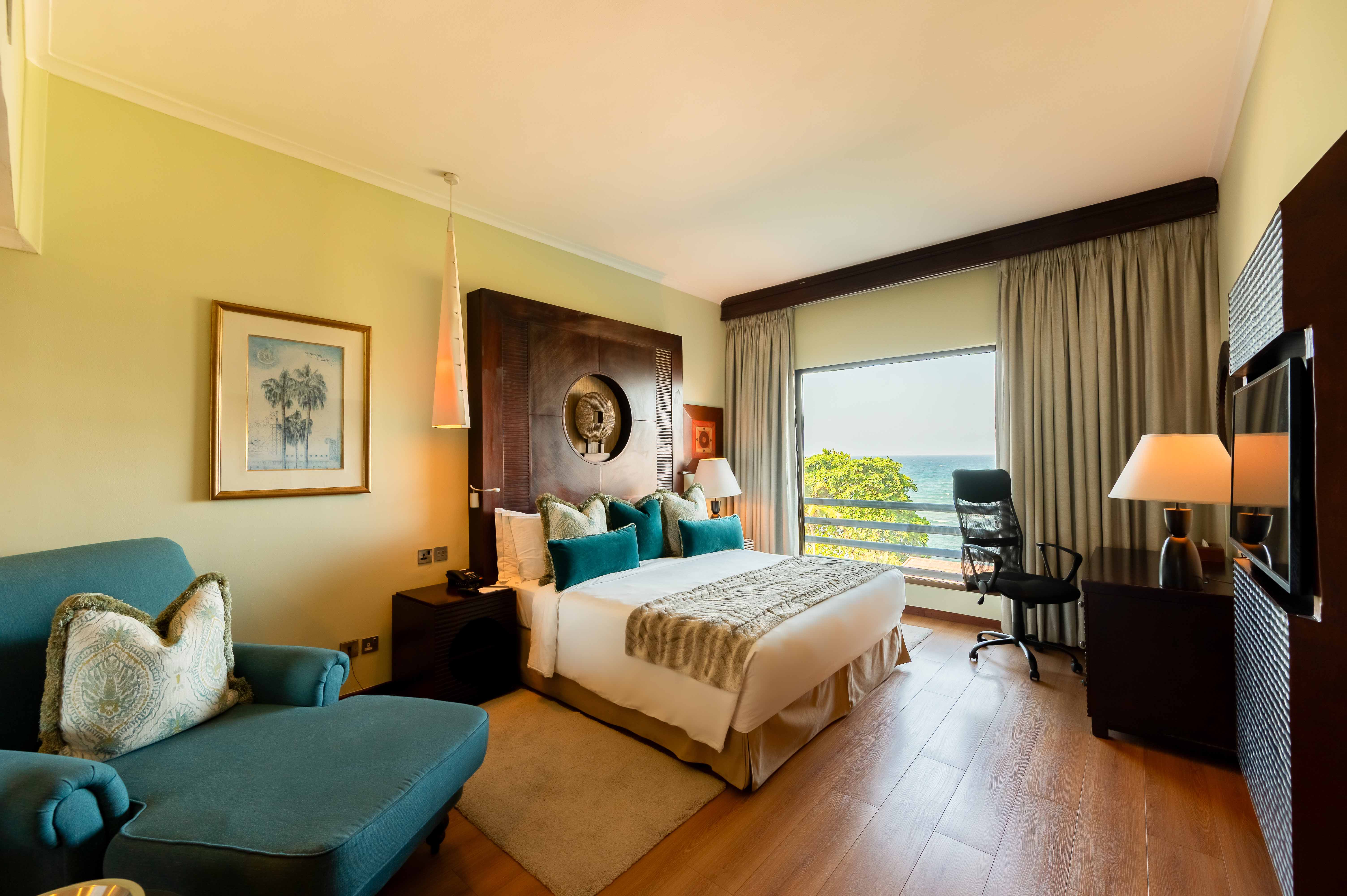 room_title